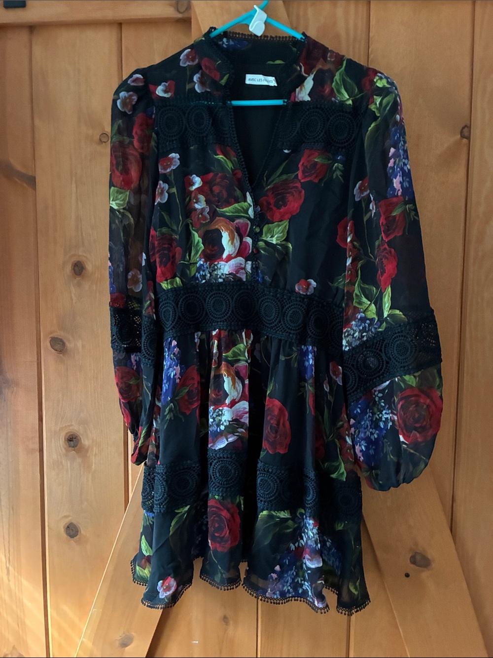 Avec Les Filles Women’s Black Floral Long-Sleeve Dress with Lace Trim